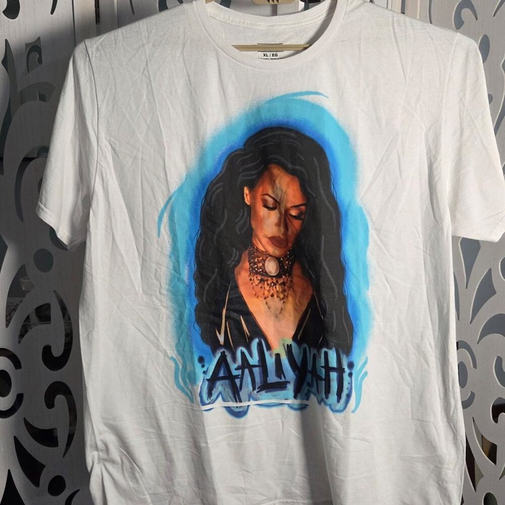 Aaliyah T Shirt XL 2024 Portrait Graphic R&B Hip Hop Music Tee White NWOT